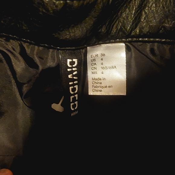 Faux Leather Zip Skirt - Picture 2 of 4